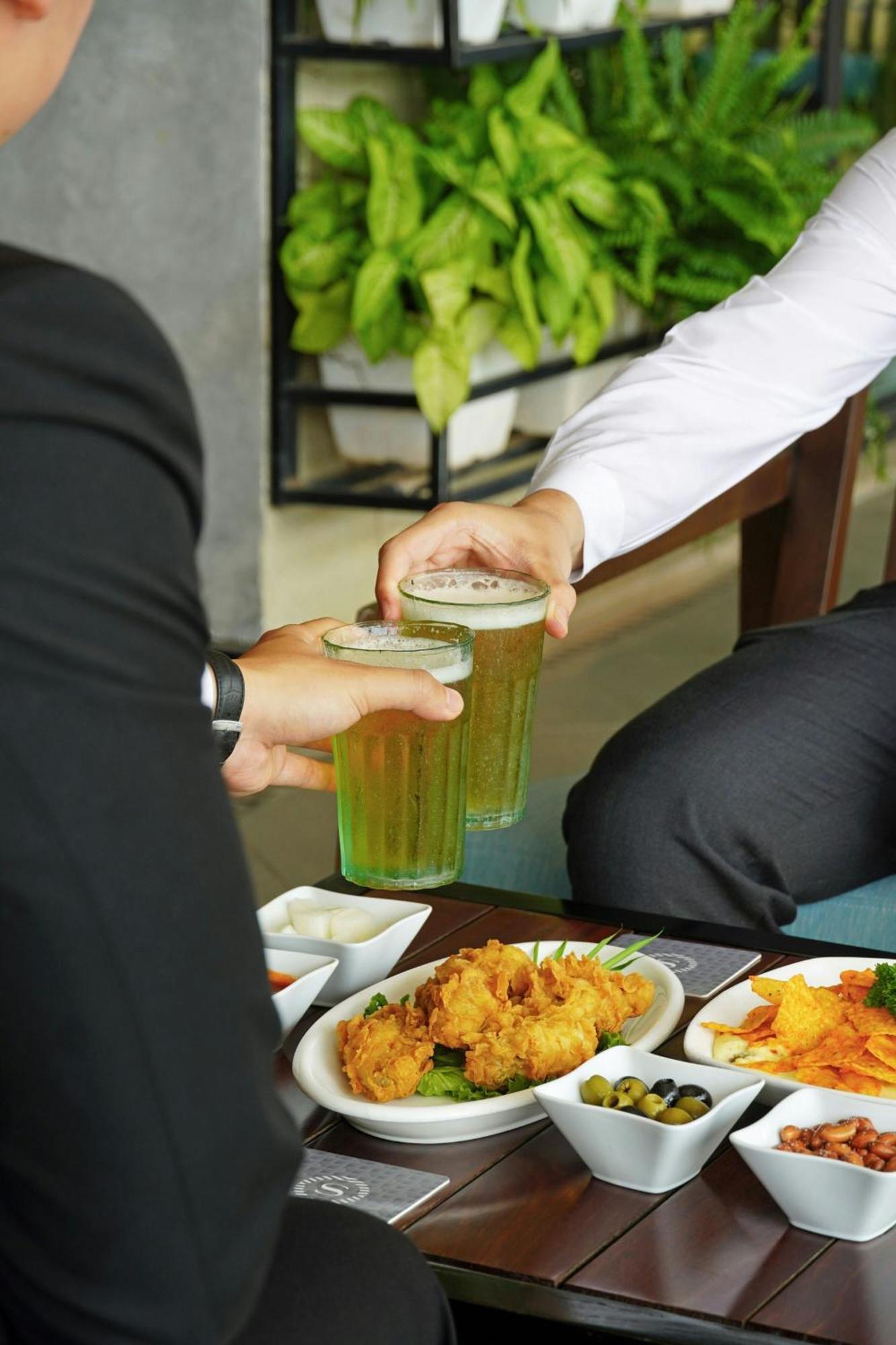 西河内皇冠假日酒店 外观 照片